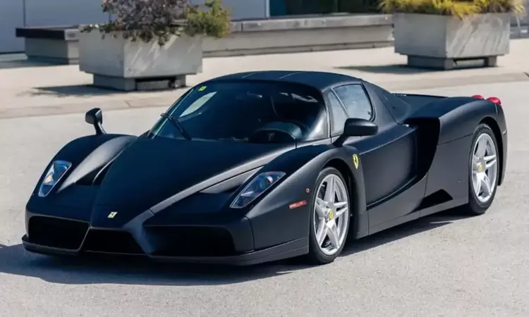 Ayrıntılar Netleşti: Dünyanın Tek Mat Siyah Ferrari Enzo’su Satışa Çıktı