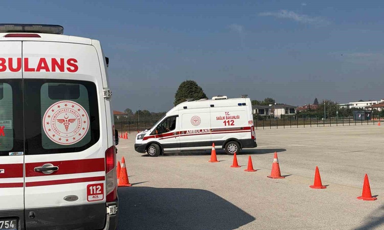 Ayrıntılar Netleşti: Düzce'de ambulans sürücülerine 4 günlük güvenli sürüş eğitimi veriliyor. - Son Dakika Bil