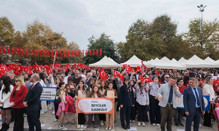Ayrıntılar Netleşti: Düzce'de Cumhuriyet Bayramı'nda Jandarma Komando Bölüğü silahlı gösteri yaptı - Son Dakik