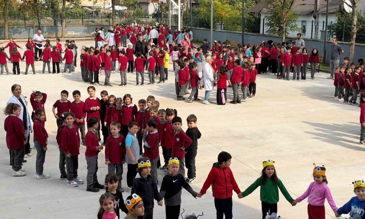 Ayrıntılar Netleşti: Düzce genelindeki tüm okullarda eş zamanlı tahliye tatbikatı saat 11.30'da yapıldı | İşte