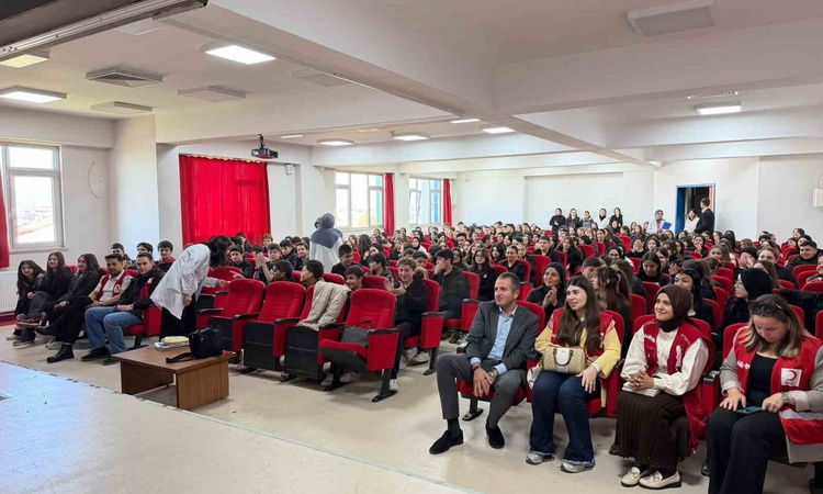 Ayrıntılar Netleşti: Düzce İbn-i Sina Lisesi'nde öğrencilere Kızılay ve ilk yardım eğitimi verildi - Son Dakik