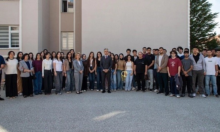 Ayrıntılar Netleşti: EBYÜ Rektörü Kuyrukluyıldız, tıp öğrencilerine azim ve kararlılık tavsiye etti | İşte Tüm