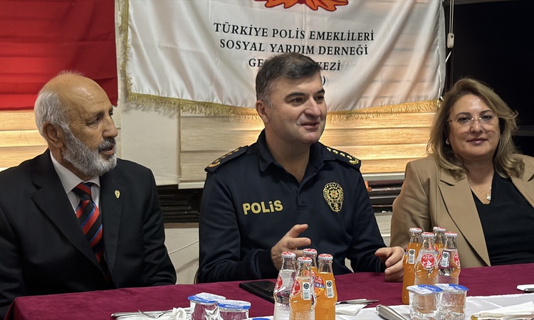 Ayrıntılar Netleşti: Edirne Emniyet Müdürü, 93 yaşındaki emekli başkomisere plaket takdim etti: Gelişmeler Tak