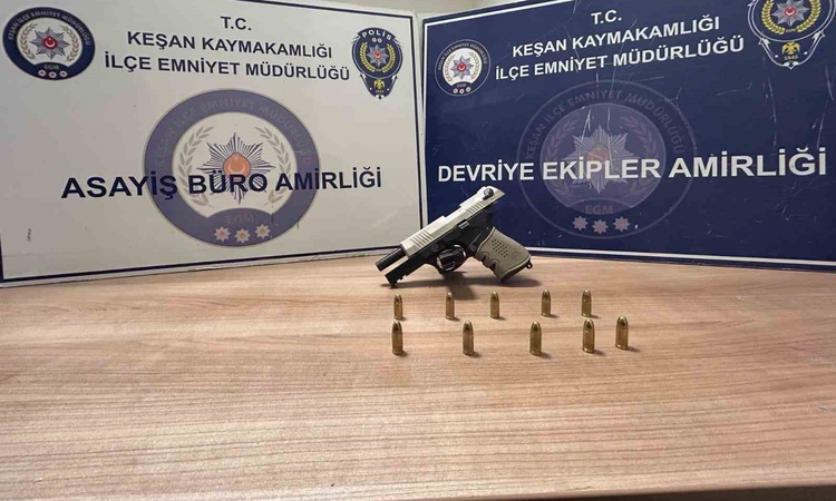 Ayrıntılar Netleşti: Edirne Keşan'da üzerinde tabanca ve 10 fişek bulunan şüpheli yakalanarak gözaltına sevk e