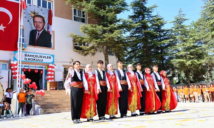 Ayrıntılar Netleşti: Elazığ’da "İlköğretim Haftası" kutlandı: Gelişmeler Takip Ediliyor