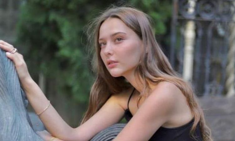 Ayrıntılar Netleşti: Elçin Zehra İrem kimdir? Altı Üstü İstanbul'un Naz'ı Elçin Zehra İrem kaç yaşında, nereli