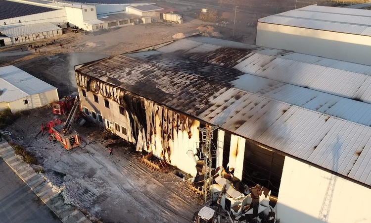Ayrıntılar Netleşti: Emirdağ OSB'deki gıda fabrikasında yangın söndürüldü, can kaybı yok