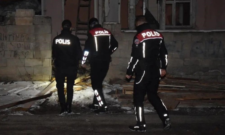Ayrıntılar Netleşti: Erzincan'da aranan 35 kişi yakalandı, 14'ünün toplam cezası 45 yıl 2 ay 16 gün