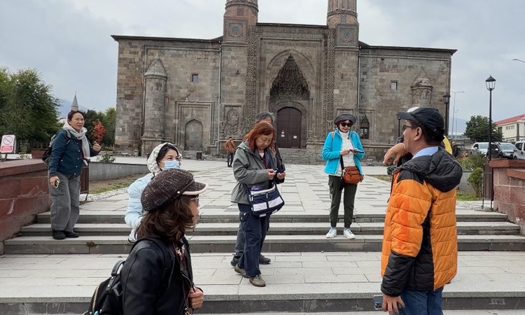 Ayrıntılar Netleşti: Erzurum'da 8 ayda turist sayısı 428 bin 563'e çıktı, yaz ayları kışı geçti ve Merak Edile