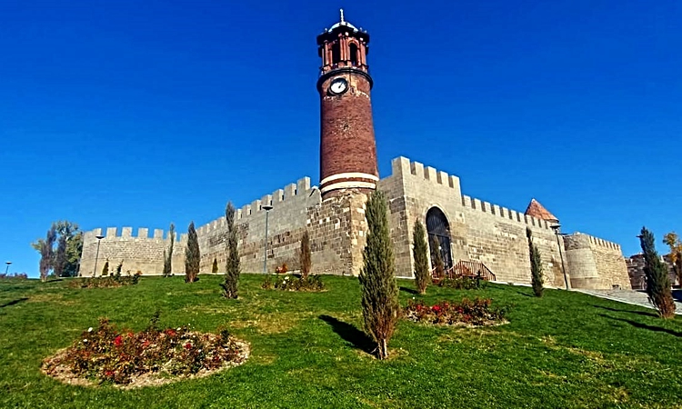 Ayrıntılar Netleşti: Erzurum'daki tarihi Tepsi Minare 23 Eylül-2 Ekim 2026'da ziyaretçi kabul etmeyecek. ve Me