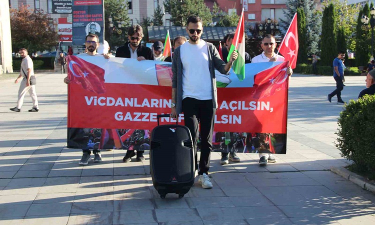Ayrıntılar Netleşti: Erzurum'da sağlıkçılar ve vatandaşlar Gazze için 150 haftadır sessiz yürüyor