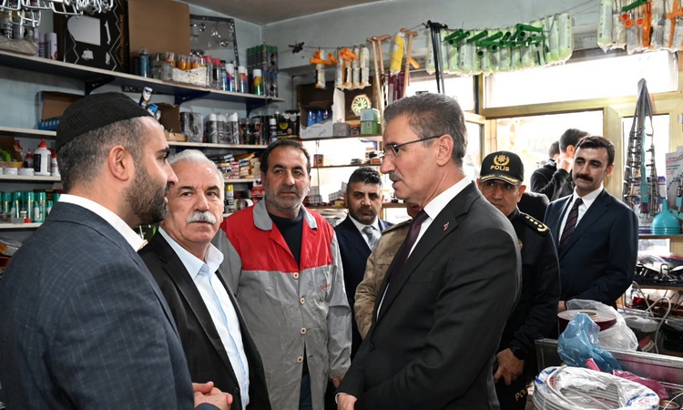 Ayrıntılar Netleşti: Erzurum Valisi Baruş, Karayazı'da esnaf ve vatandaşların taleplerini dinledi ve Merak Edi
