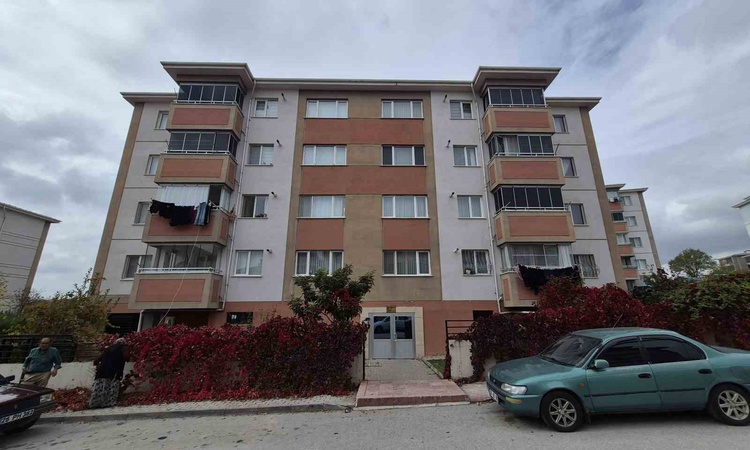 Ayrıntılar Netleşti: Eskişehir'de 2 yaşındaki kız çocuğu 4 katlı binanın ikinci katından düşerek yaralandı: Ge