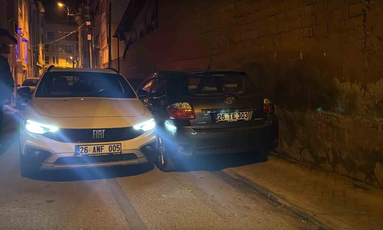 Ayrıntılar Netleşti: Eskişehir Odunpazarı'nda polisten kaçan 2.03 promilli sürücü parktaki araca çarptı - Son