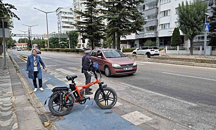 Ayrıntılar Netleşti: Eskişehir’de otomobilin çarptığı bisiklet sürücüsü yaralandı | İşte Tüm Ayrıntılar