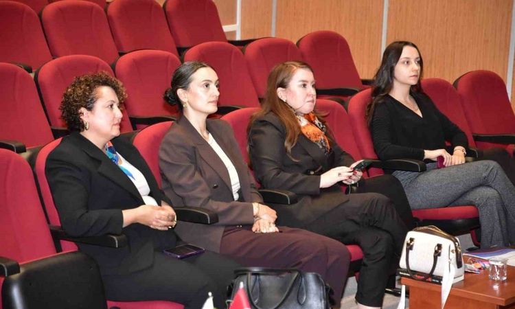 Ayrıntılar Netleşti: Eskişehir'de üniversitelilere kadına yönelik şiddetle mücadele eğitimi verildi