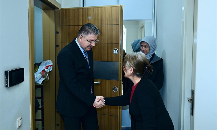 Ayrıntılar Netleşti: Eskişehir Valisi Erdinç Yılmaz, Nazlı Uçar ve ailesini evinde ziyaret etti ve Merak Edile