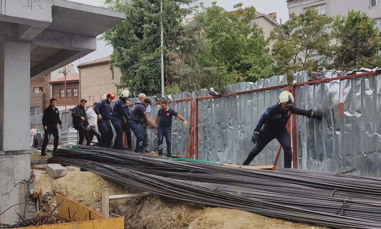 Ayrıntılar Netleşti: Fatih'te inşaatın 1’inci katından düşen işçi ağır yaralandı ve Merak Edilenler