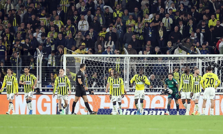 Ayrıntılar Netleşti: Fenerbahçe'de 2-1'lik mağlubiyet sonrası sadece o isim alkışlandı