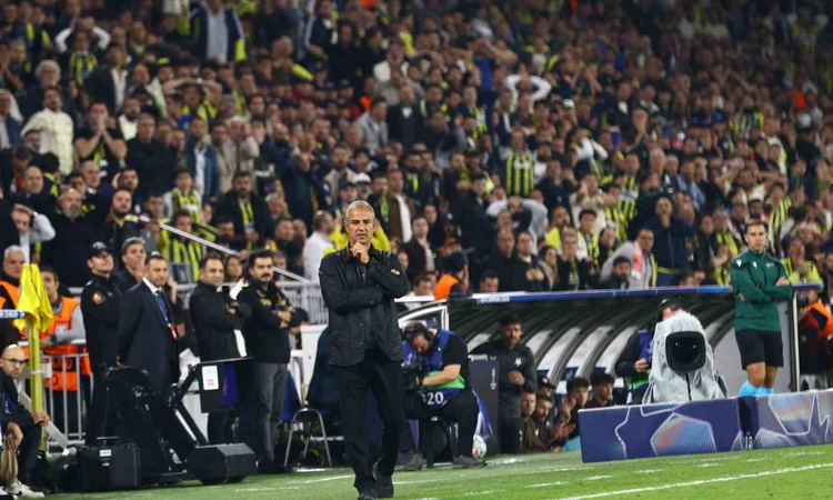Ayrıntılar Netleşti: Fenerbahçe Slavia Prag ile 2-2 berabere kaldı, tribünler Kartal'ın istifasını istedi ve M