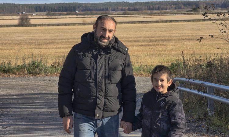Ayrıntılar Netleşti: Finlandiya'da Hasan Tekgöz, otizmli oğluna hayatını adayıp pizzacı dükkanını sattı