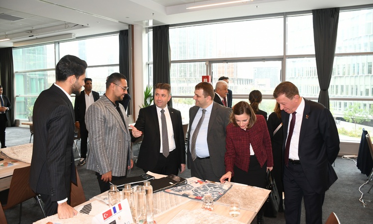 Ayrıntılar Netleşti: GAHİB'in Paris heyetinde Türk halı üreticileri Fransız ithalatçılarla görüştü ve Merak Ed