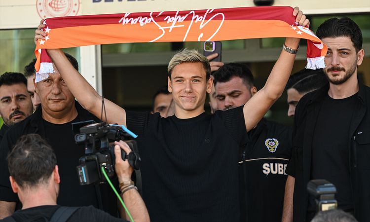 Ayrıntılar Netleşti: Galatasaray'ın yıldız adayı İstanbul'da: Gelişmeler Takip Ediliyor