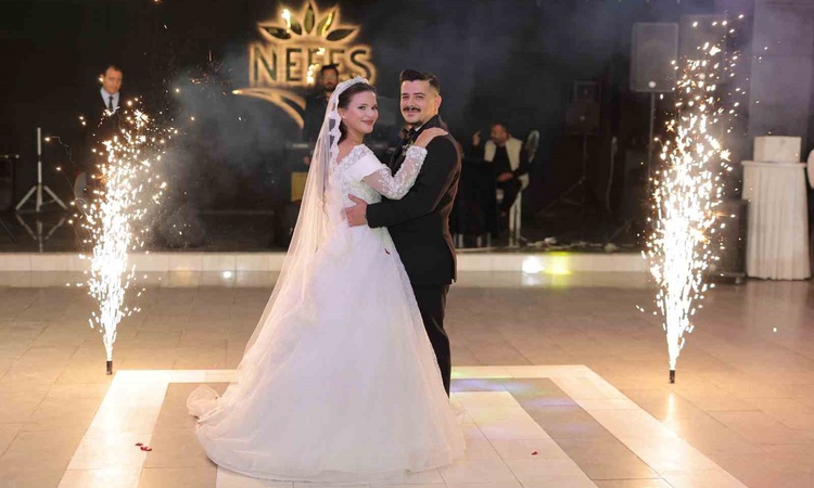 Ayrıntılar Netleşti: Gazeteci Hüseyin Tülek, Fatmanur'la Nefes Kır Bahçesi'nde dünyaevine girdi ve Merak Edile