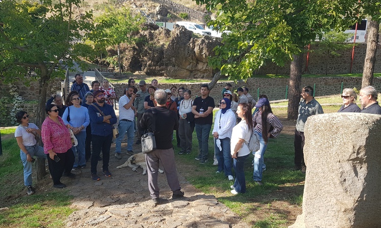 Ayrıntılar Netleşti: Gaziantep İslahiye'de 8 ülkeden akademisyenler Yesemek Heykel Atölyesi'ni gezdi - Son Dak