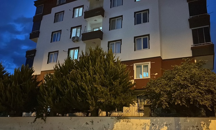 Ayrıntılar Netleşti: Gaziantep Şahinbey'de 2'nci kattan düşen çiftten kadın öldü, baba ve oğlu yaralandı ve Me