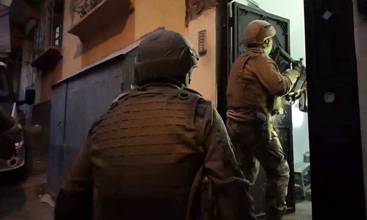 Ayrıntılar Netleşti: Gaziantep'te nitelikli yağma operasyonunda 8 şüpheli yakalanarak gözaltına sevk edildi: G