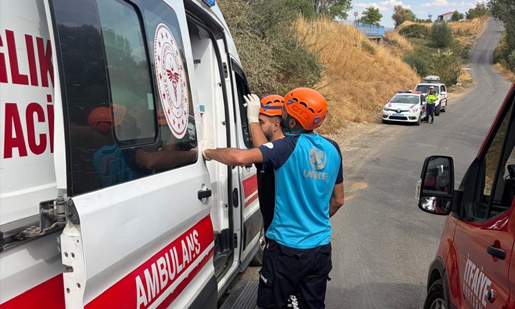 Ayrıntılar Netleşti: Genç Belediyesine ait panelvan Bingöl Genç'te kontrolden çıktı, 3 kişi yaralandı - Son Da