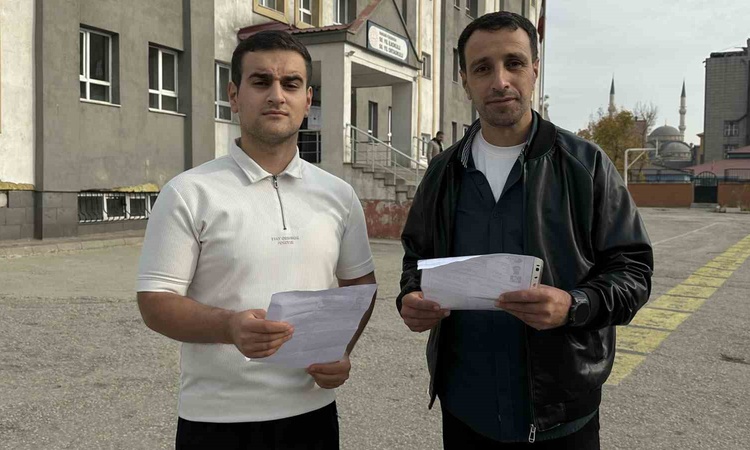 Ayrıntılar Netleşti: Hakkari Yüksekova'da baba ile oğul aynı okulda KPSS Ortaöğretim sınavına girdi | İşte Tüm