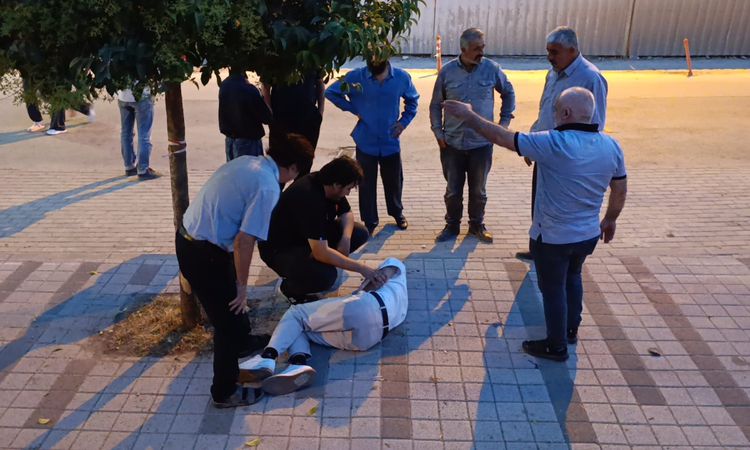 Ayrıntılar Netleşti: Hastane yakınındaki kazada yaralanan sürücüye, doktor duvardan atlayarak müdahale etti |