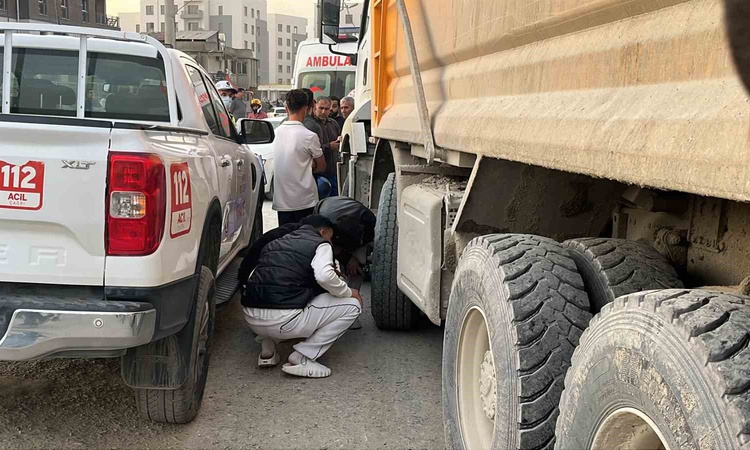 Ayrıntılar Netleşti: Hatay Antakya'da hafriyat kamyonu altında kalan 48 yaşındaki motosiklet sürücüsü öldü ve