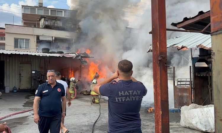 Ayrıntılar Netleşti: Hatay'da Plastik Atölyesinde Yangın Kontrol Altına Alındı - Son Dakika Bilgileri