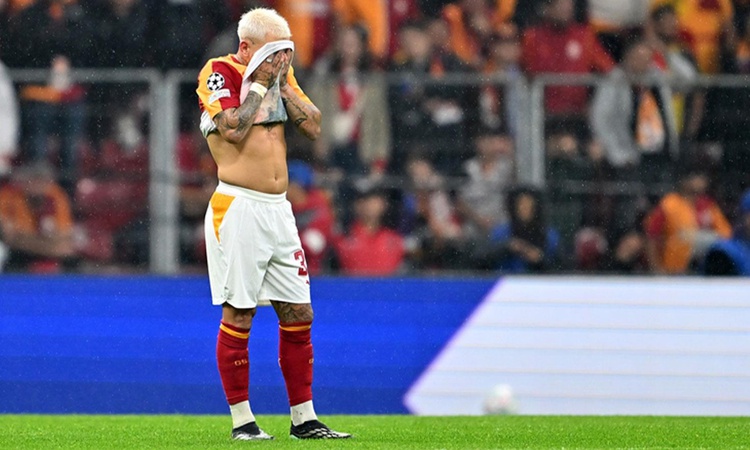 Ayrıntılar Netleşti: İsabetli pas sayısı iki haneli bile değil! Torreira, Galatasaray'daki en kötü maçını oyna