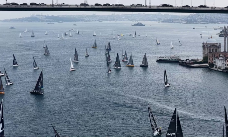 Ayrıntılar Netleşti: İstanbul Boğazı'nda Cumhuriyet Kupası yarışlarına katılan yatlar görsel şölen oluşturdu v