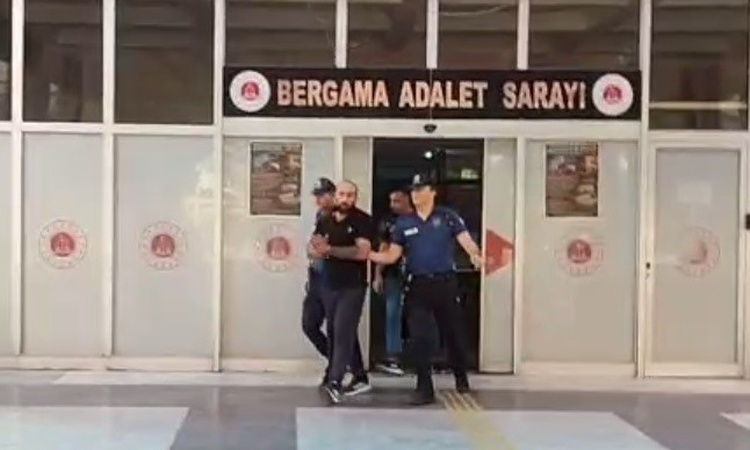 Ayrıntılar Netleşti: İzmir Bergama'da uyuşturucu operasyonunda 1128 hap ele geçirildi, 1 zanlı hakkında tutukl