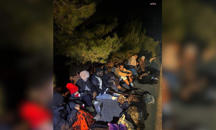 Ayrıntılar Netleşti: İzmir'de göçmen kaçakçılığı operasyonunda araçta 16 düzensiz göçmen bulundu
