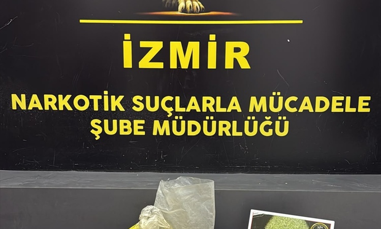 Ayrıntılar Netleşti: İzmir Konak'ta üzerinde 1 kilo 950 gram bonzai bulunan 1 şüpheli yakalanarak gözaltına se