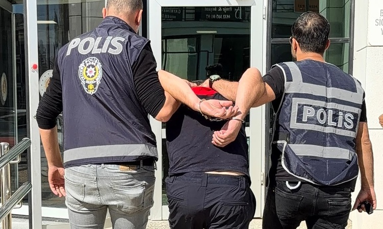 Ayrıntılar Netleşti: İzmir Seferihisar'da eski sevgilinin evini kundakladığı iddia edilen itfaiyeci hakkında t