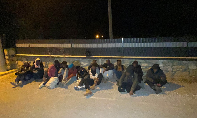 Ayrıntılar Netleşti: İzmir Urla'da Sahil Güvenlik ve jandarma ekipleri 16 düzensiz göçmen yakaladı