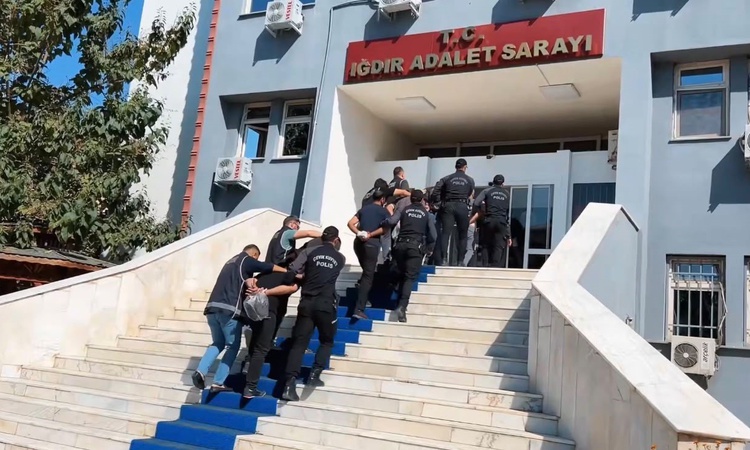 Ayrıntılar Netleşti: Iğdır İl Emniyet Müdürlüğü 27 günde 46 aranan kişiyi yakaladı, 39'u hakkında tutuklama ka