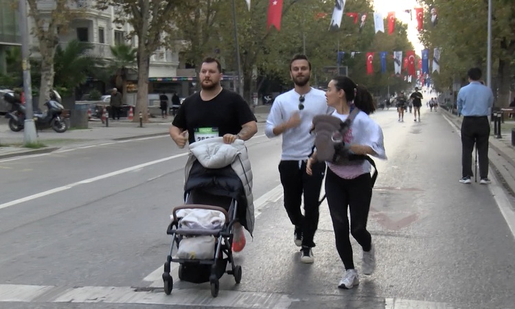 Ayrıntılar Netleşti: Kadıköy'deki 10K Cumhuriyet Koşusu'na 3 bin 500 sporcu katıldı: Gelişmeler Takip Ediliyor