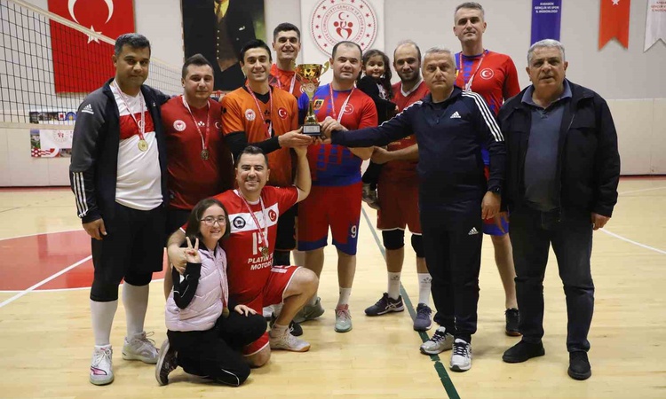 Ayrıntılar Netleşti: Karabük'te Kamu Spor Oyunları voleybol finalini Jandarma-Emniyet karma takımı kazandı | İ