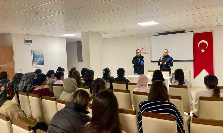 Ayrıntılar Netleşti: Kars'ta polis, yurttaki kız öğrencilere KADES'i tanıtıp telefonlarına yükledi