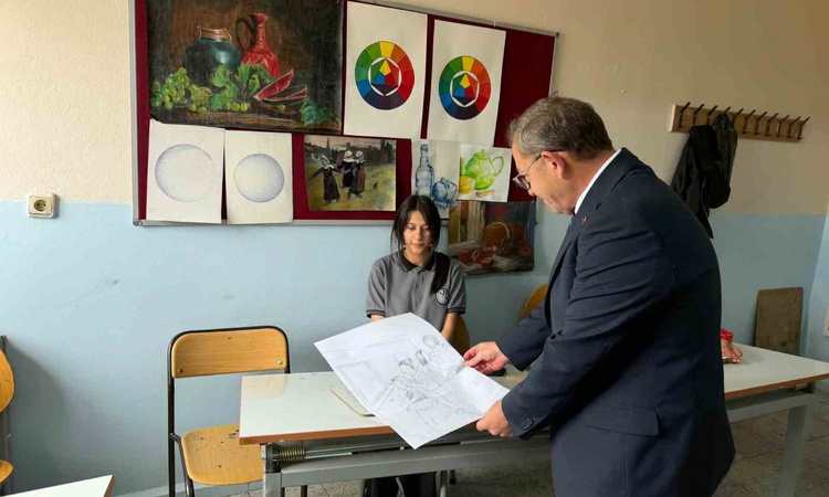 Ayrıntılar Netleşti: Kars Valisi Ziya Polat, sanat lisesi öğrencileriyle sınıflarda bir araya geldi: Gelişmele