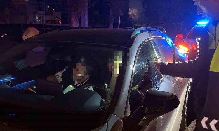 Ayrıntılar Netleşti: Kayseri'de kırmızı ışıkta uyuyakalan sürücüye 1,84 promil alkolden ceza kesildi | İşte Tü