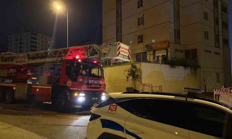 Ayrıntılar Netleşti: Kayseri Talas'ta 10 katlı binada duman elektrik arızası şüphesiyle paniğe neden oldu ve M